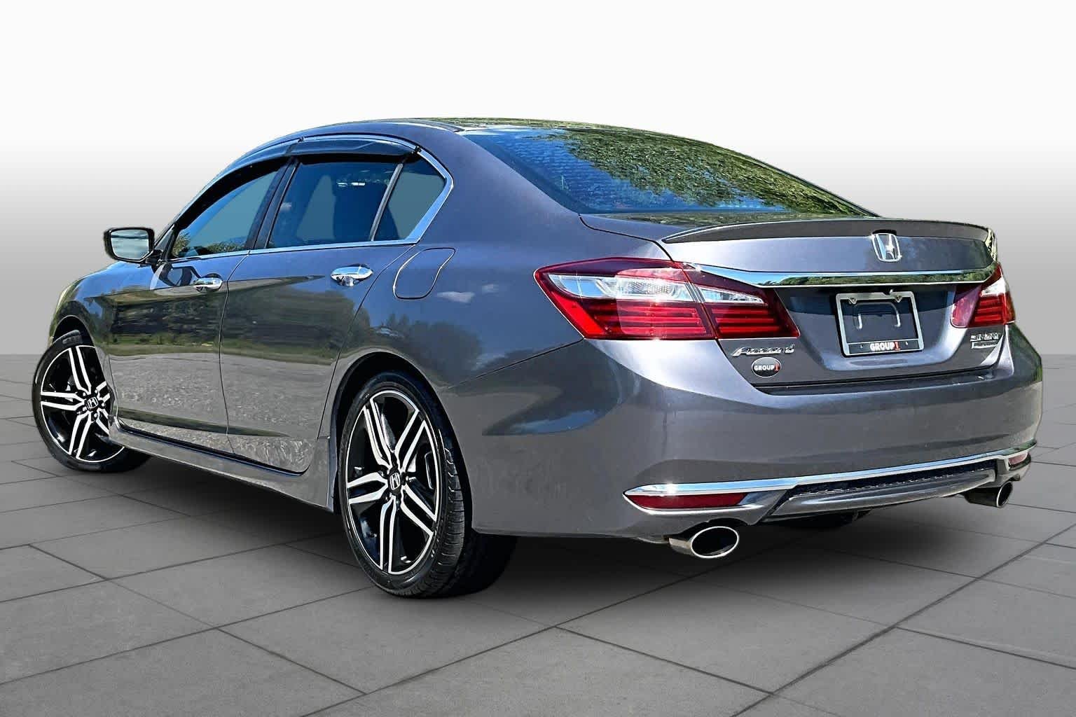 Used 2017 Modern Steel Metallic Honda Sport SE image 12