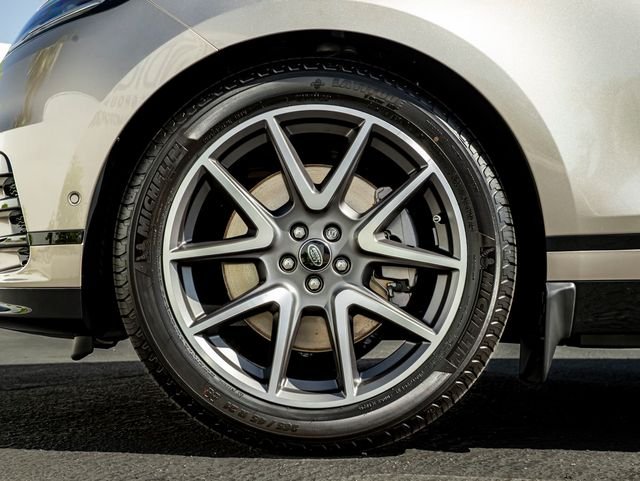New 2026 Batumi Gold Land Rover Dynamic SE image 11