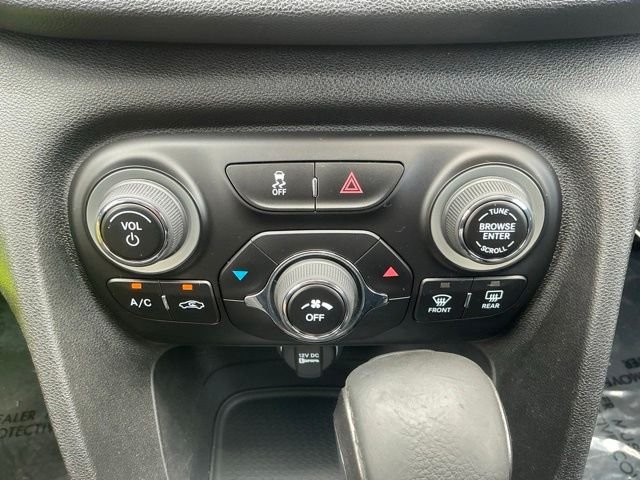 Used 2014 Red Dodge SXT image 36