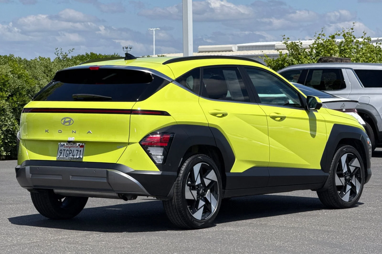 Used 2025 Neoteric Yellow Hyundai Limited image 4