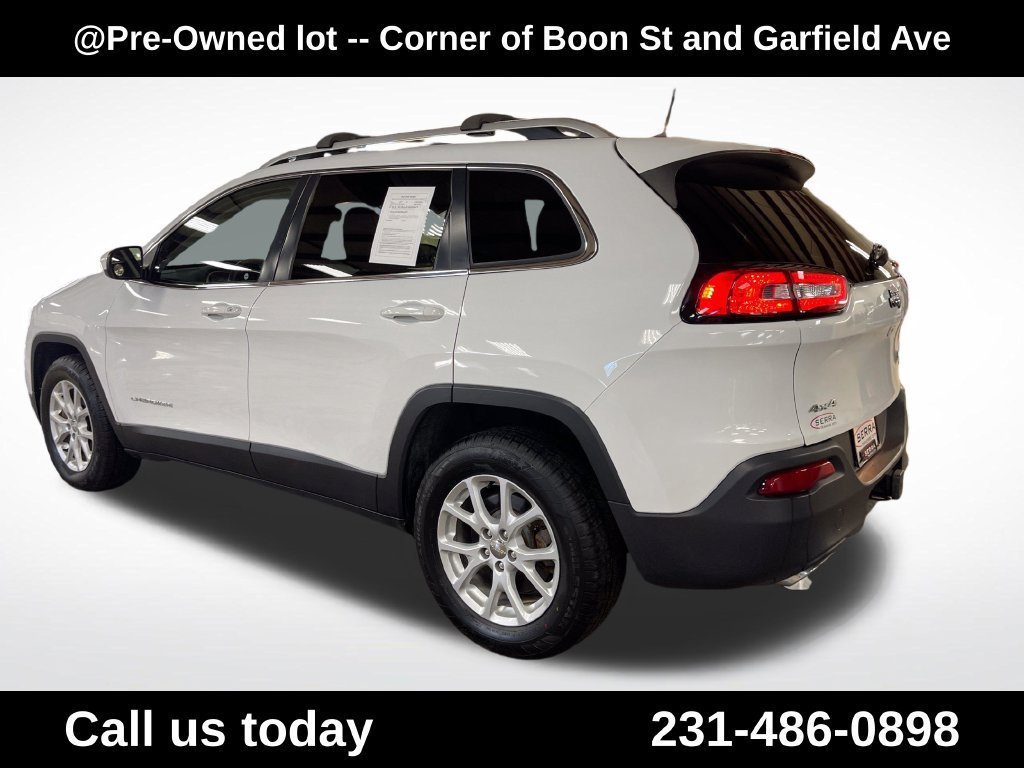 Used 2016  Jeep LATITUDE image 3