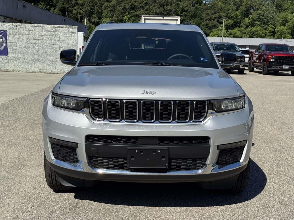 Used 2025 Silver Jeep Limited image 27