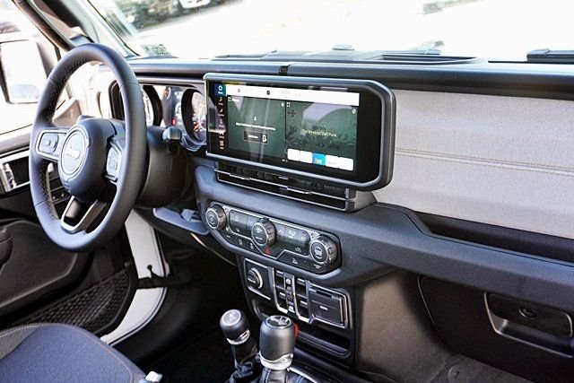 New 2026 Bright White Clear-Coat Exterior Paint Jeep Sport S image 14