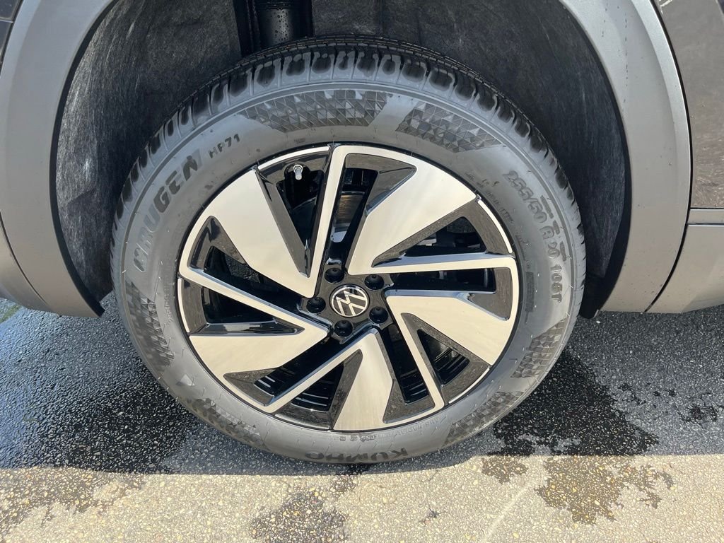 New 2026 Black Volkswagen 2.0T SE w/Technology image 29