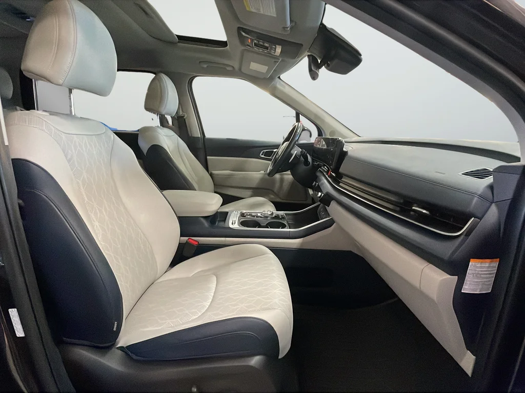 Used 2025 Gray Kia SX image 26