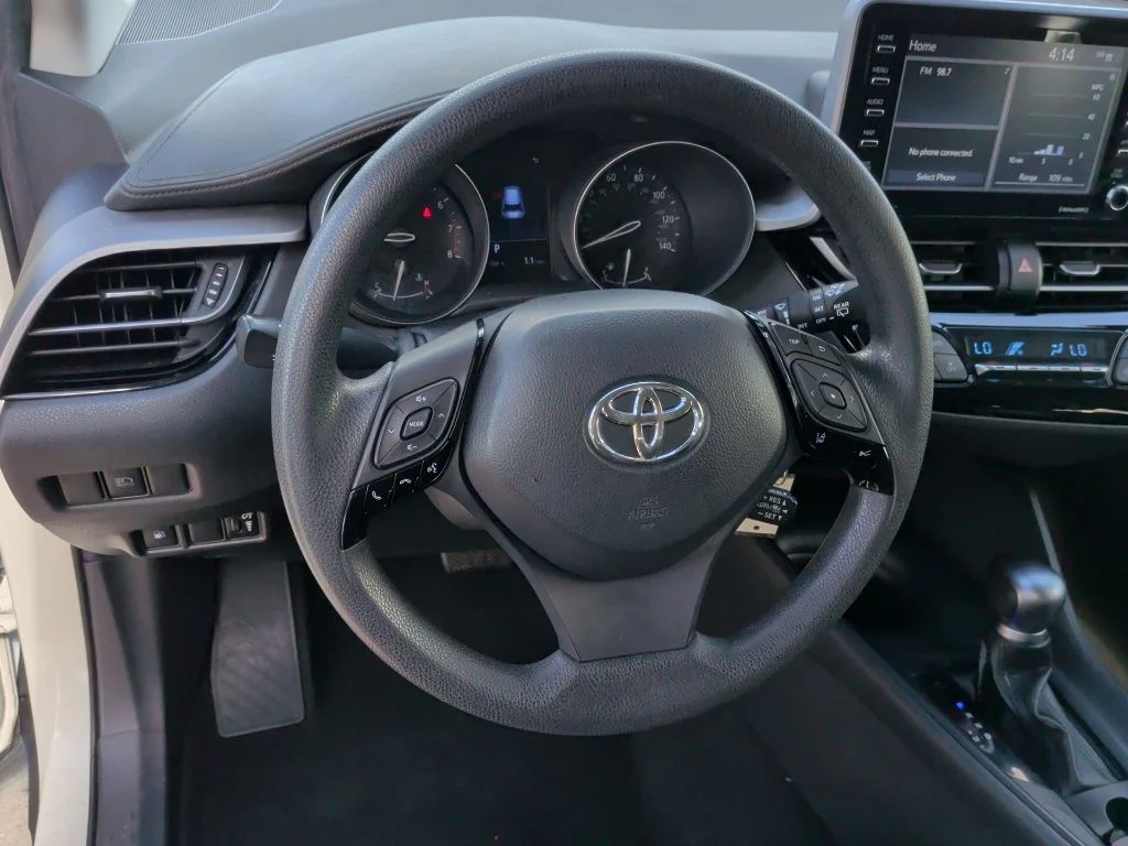 Used 2020 White Toyota LE image 17
