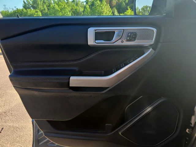 Used 2022 Gray Ford Limited image 29