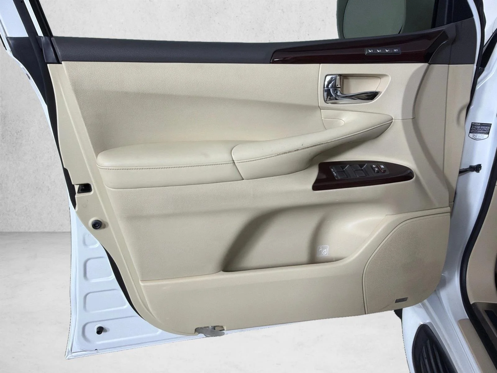 Used 2013 Starfire Pearl Lexus  image 12