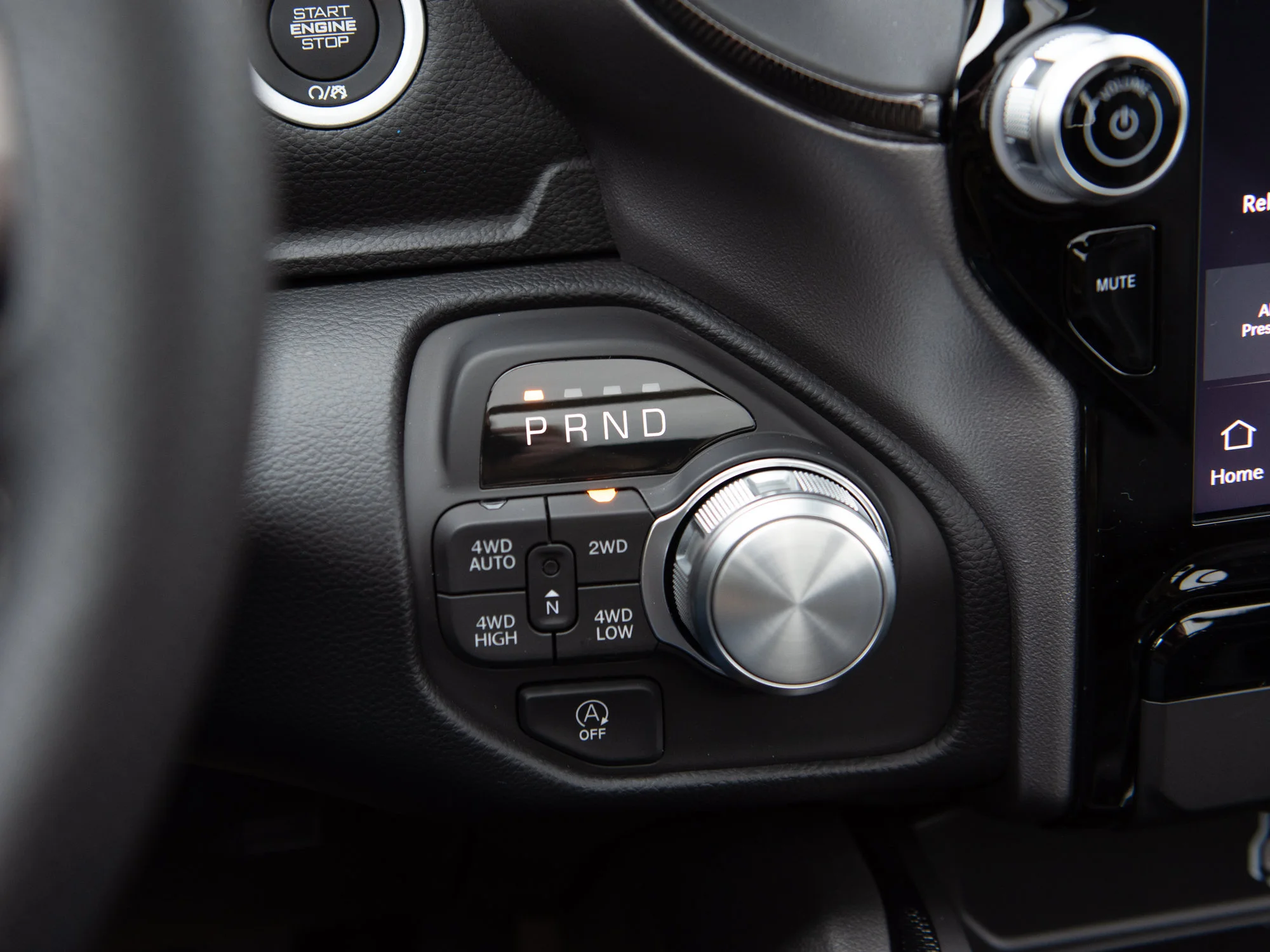New 2026 Black RAM Sport* Crew Cab 4x4, Panoramic Sunroof, Heated Seats/Wheel, Nav image 19