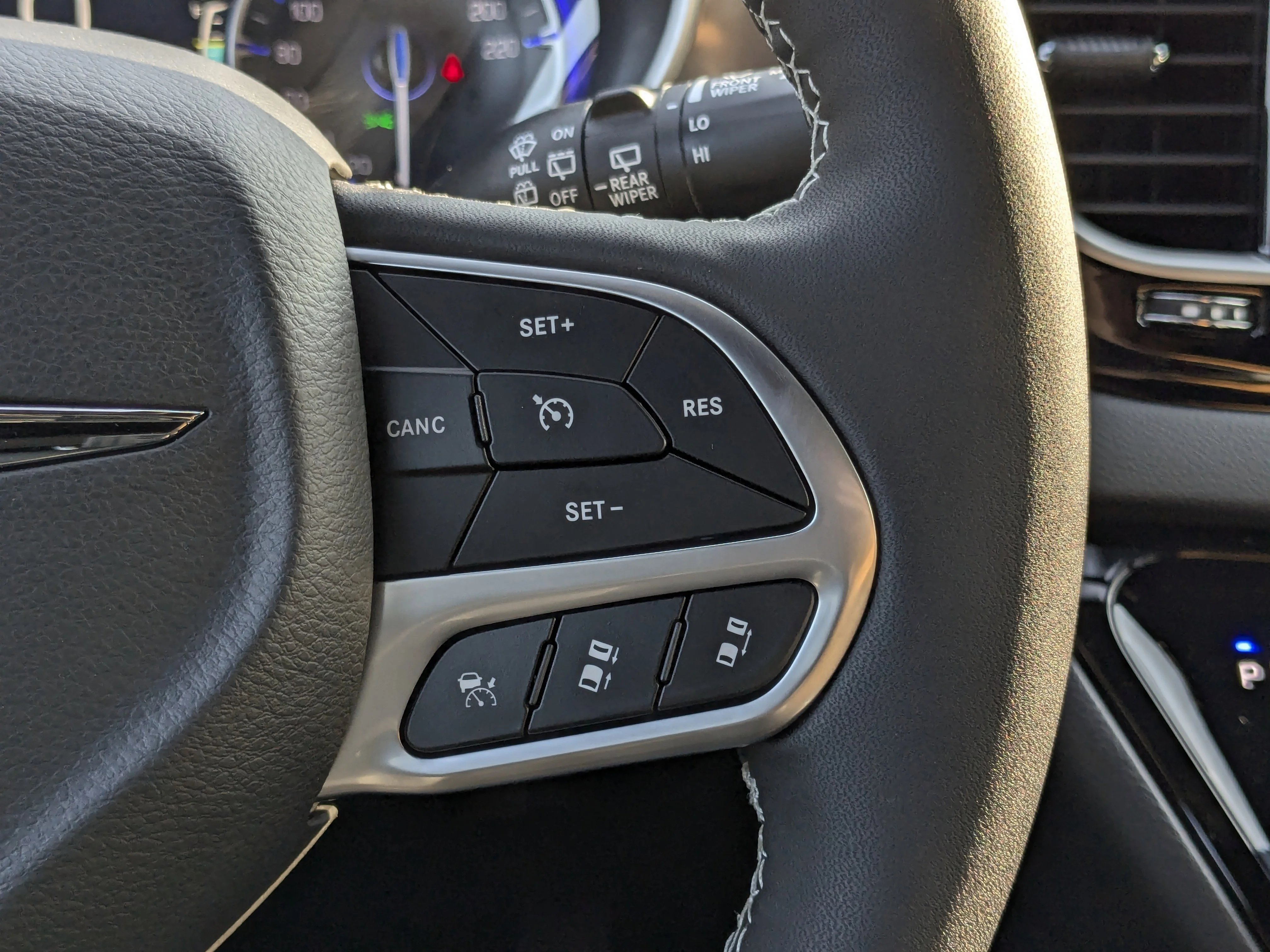New 2026 Silver Chrysler SXT - Power Liftgate - Power Sliding Doors - Leather - Remote Starter & Tons More! image 18