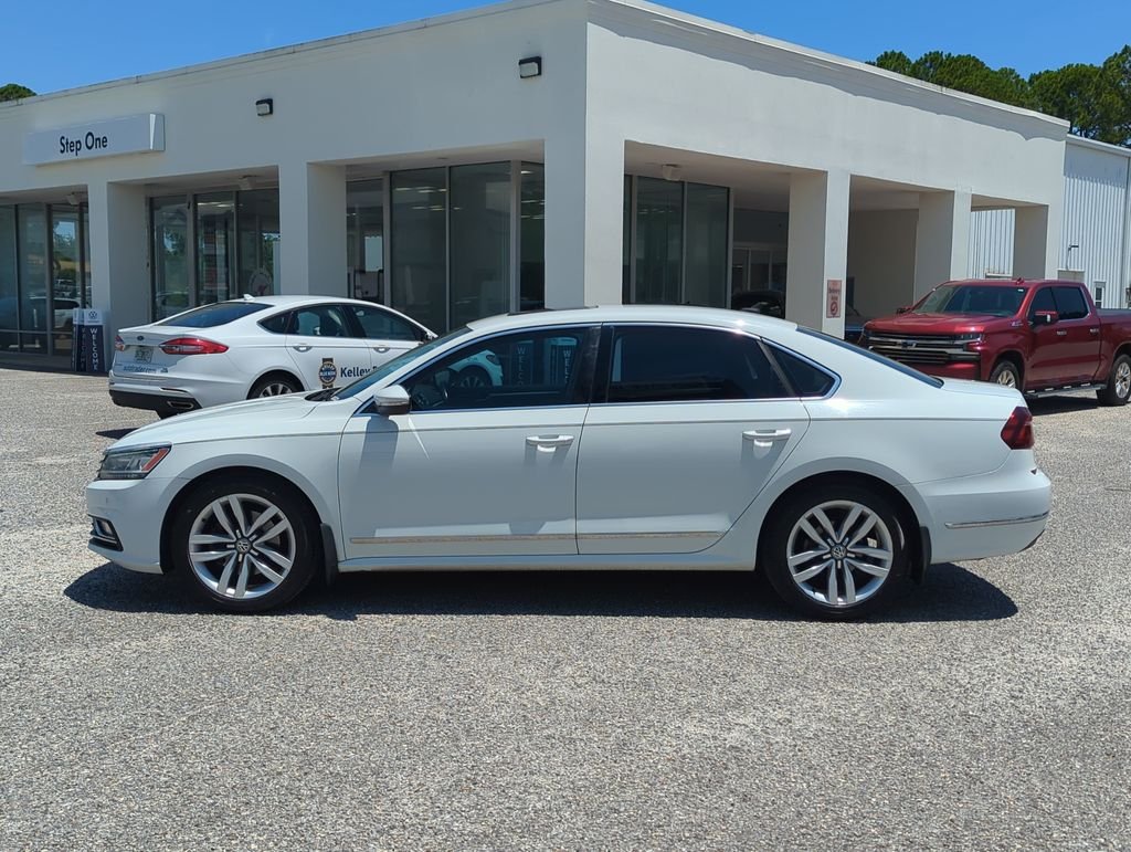 Used 2017 White Volkswagen 1.8T SE image 4