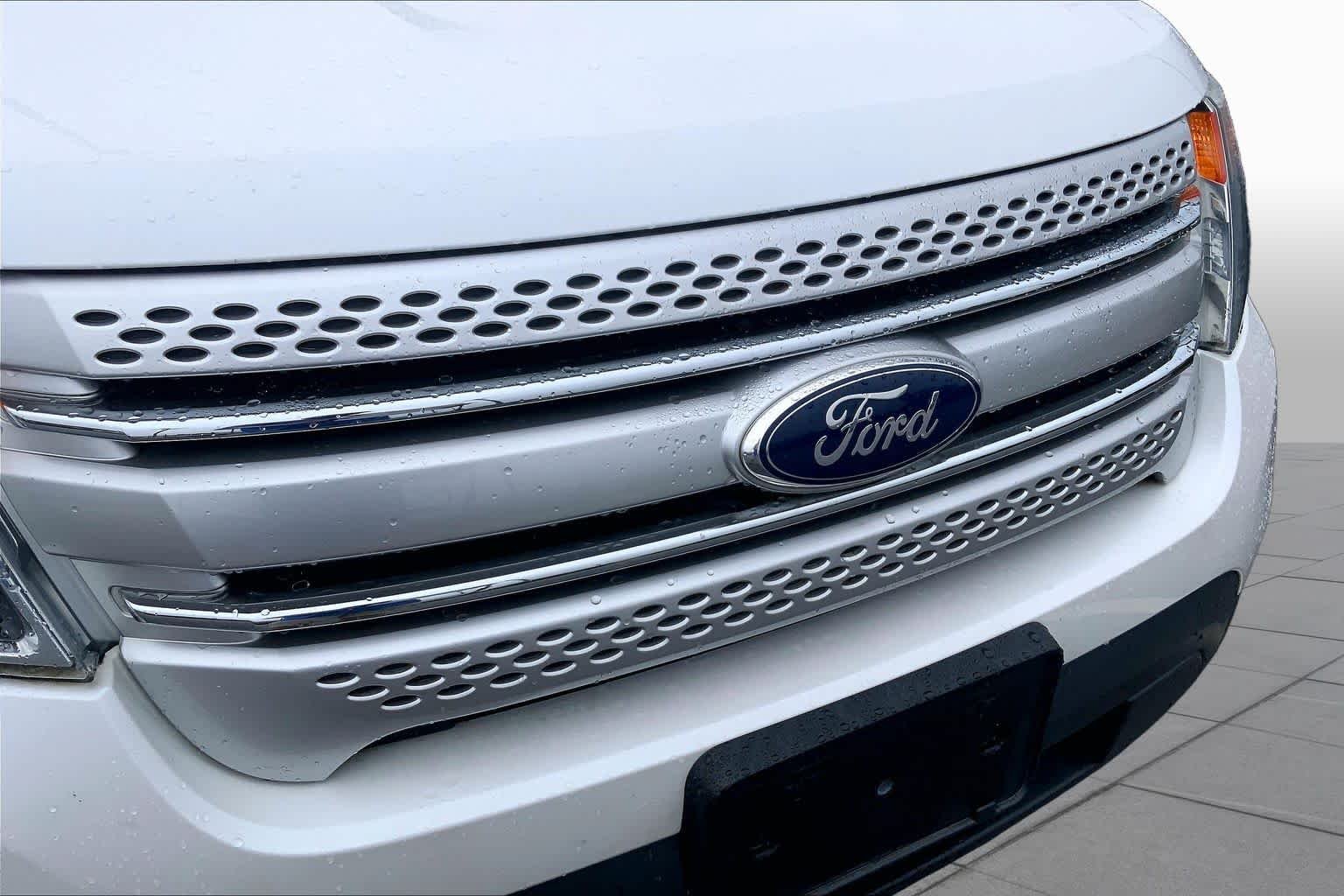 Used 2012 White Platinum Metallic Tri-coat Ford XLT image 28