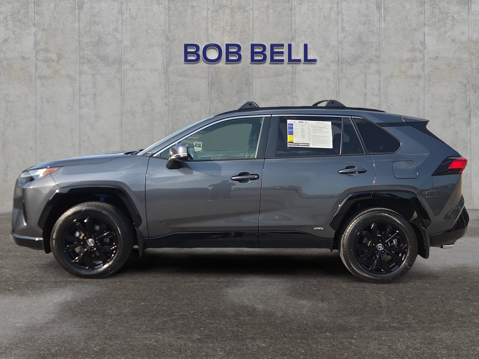 2022 Toyota RAV4 SE - Photo 2