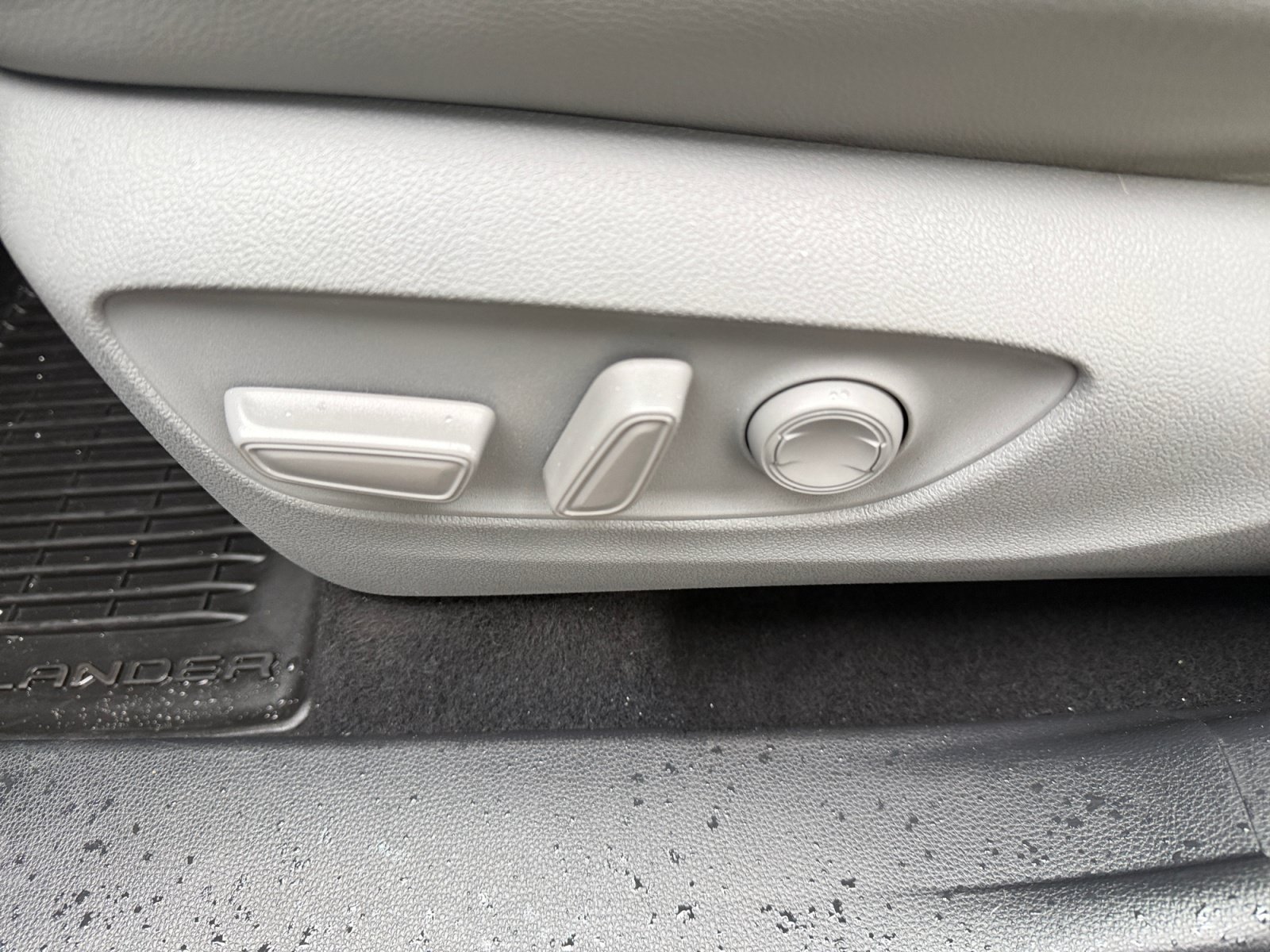 Used 2022 Amber Toyota XLE image 9