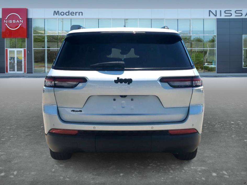 Used 2023 Silver Zynith Jeep Altitude X image 4