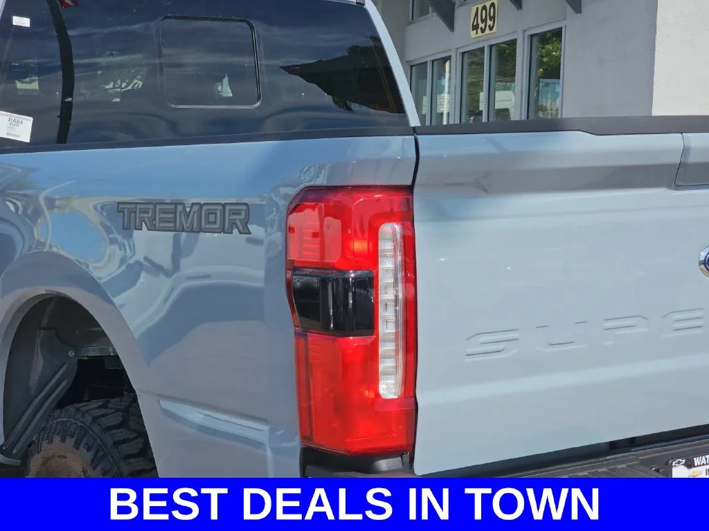 New 2026 Glacier Gray Metallic Tri-Coat Ford F-250® Lariat® image 41