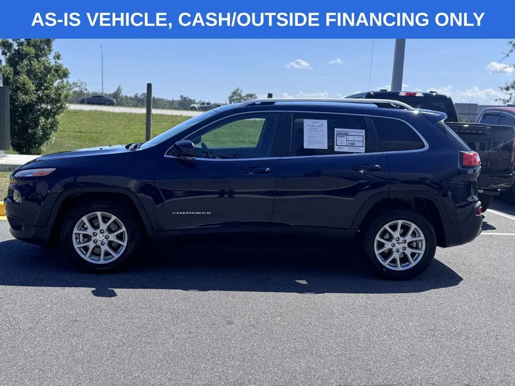 Used 2014 Blue Jeep Latitude image 4