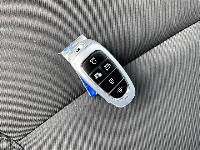 Used 2024 White Hyundai SEL image 11
