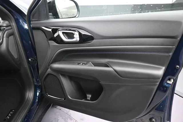 New 2026 Fathom Blue Pearl Coat Jeep Latitude image 20