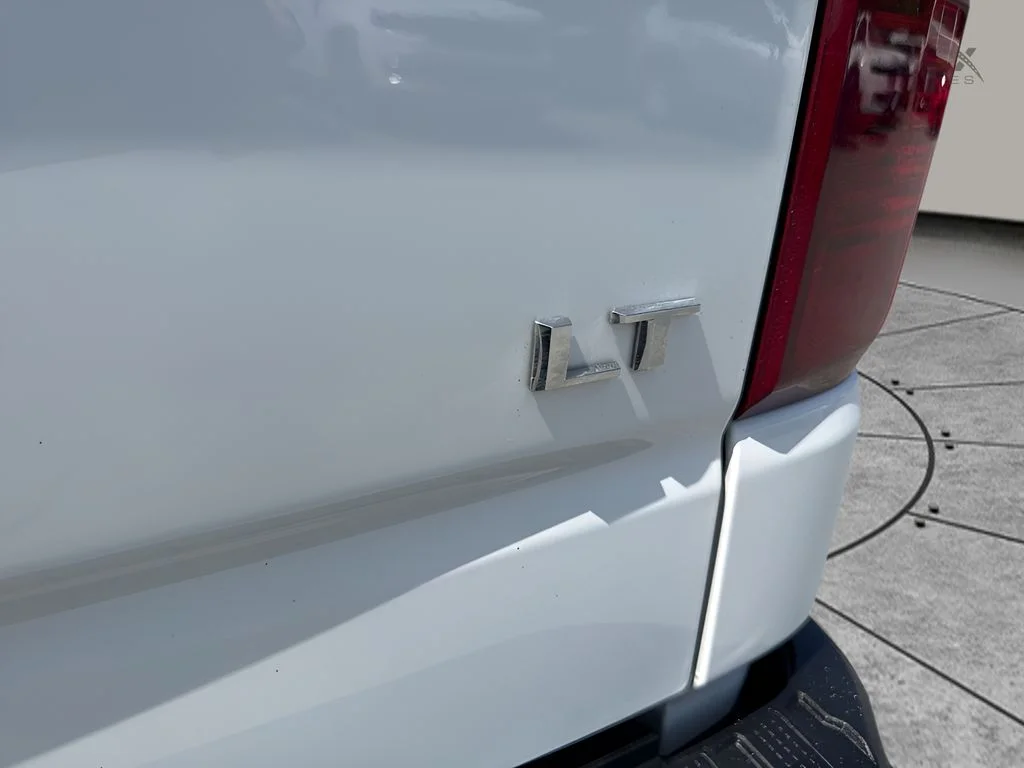 Used 2025 White Chevrolet LT image 33