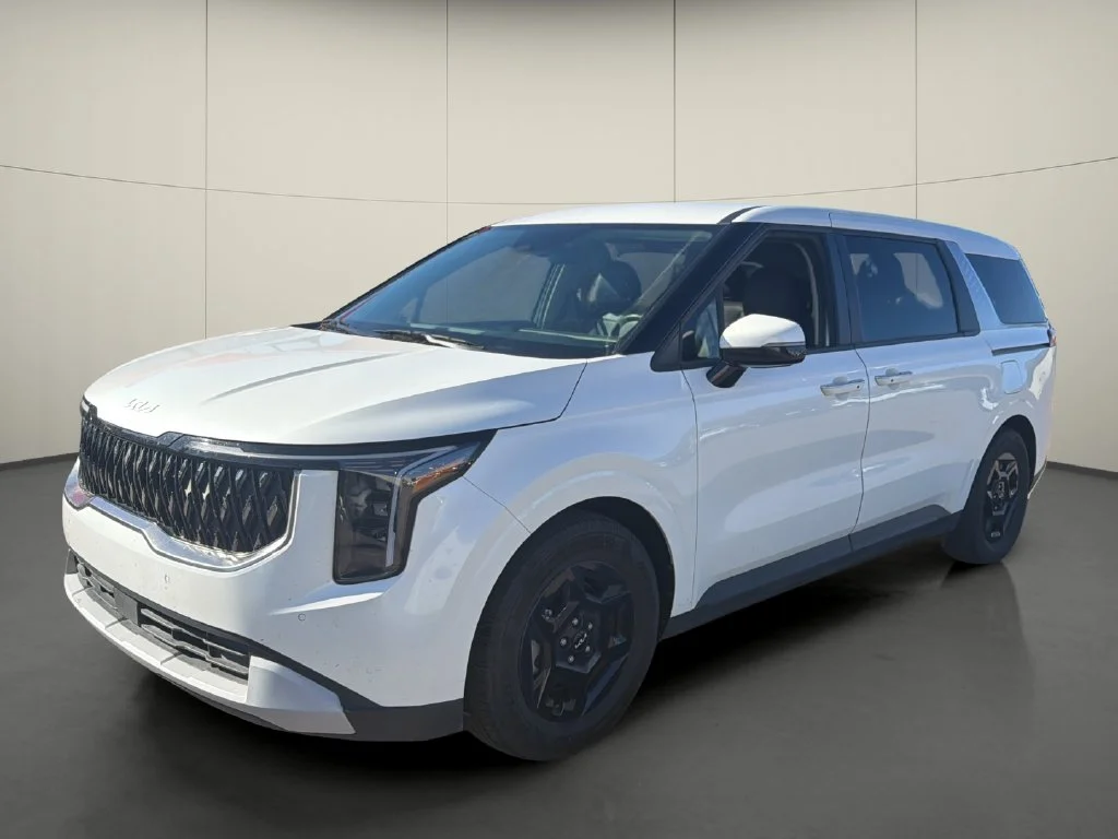 Used 2025 White Kia LXS image 3