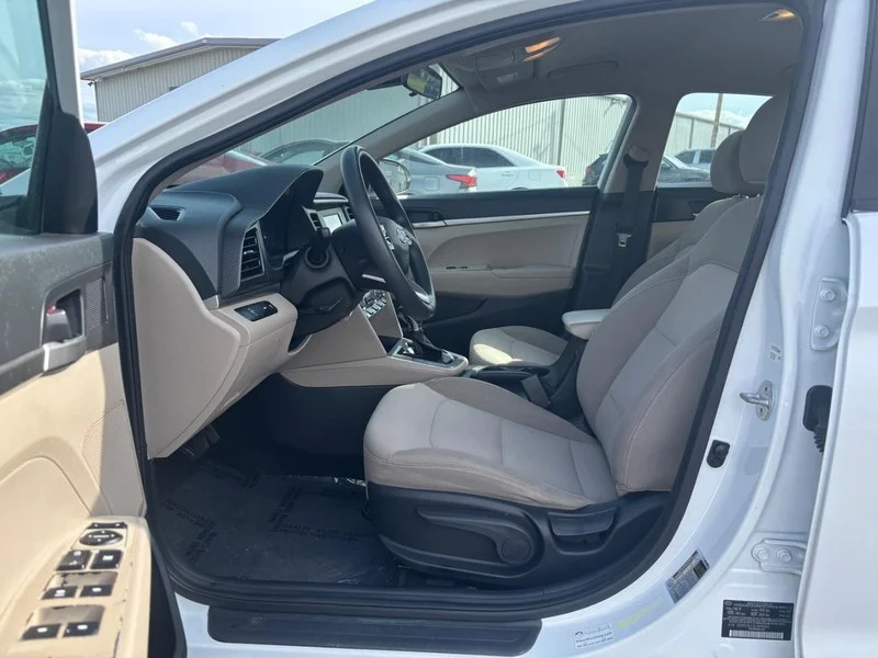 Used 2020 Quartz White Pearl Hyundai SE image 7