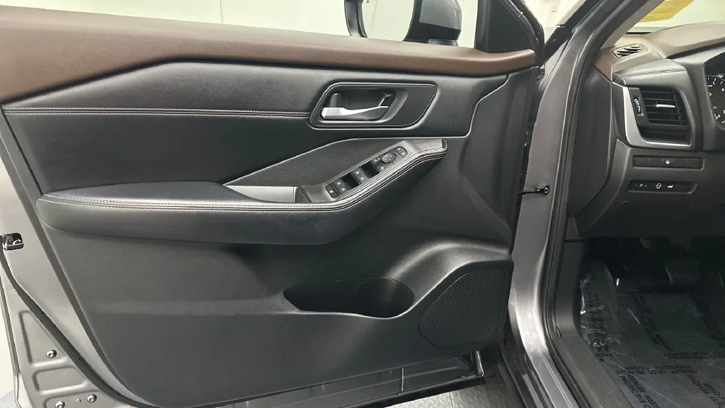 Used 2023 Gray Nissan SV image 17