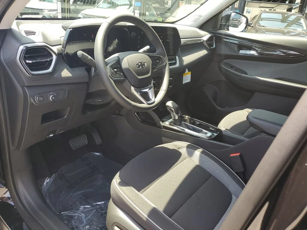 New 2026 Mosaic Black Metallic Chevrolet LT image 20