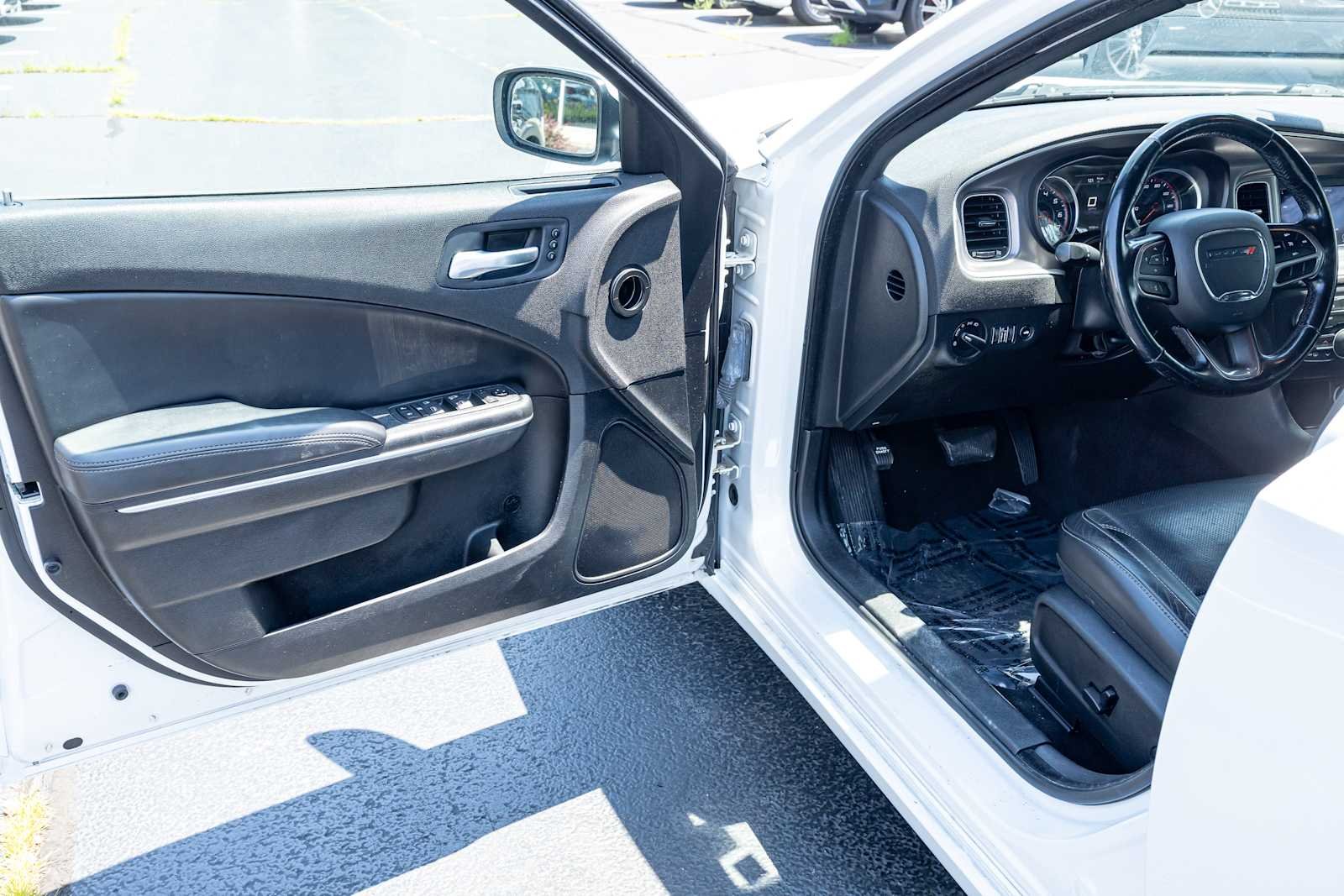 Used 2022 White Knuckle Clearcoat Dodge SXT image 12