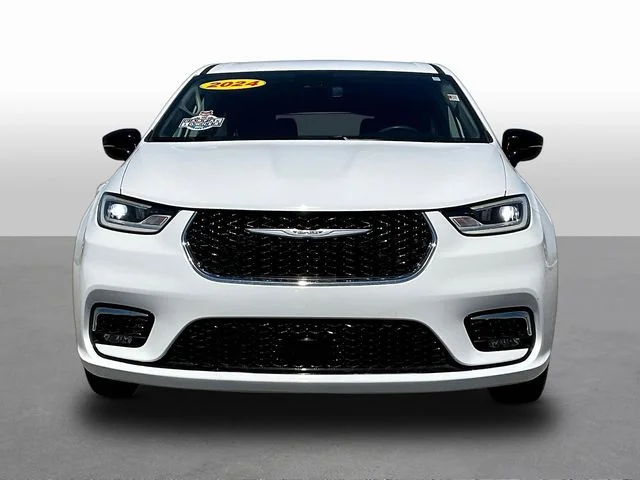 Used 2024 White Chrysler Touring L image 2