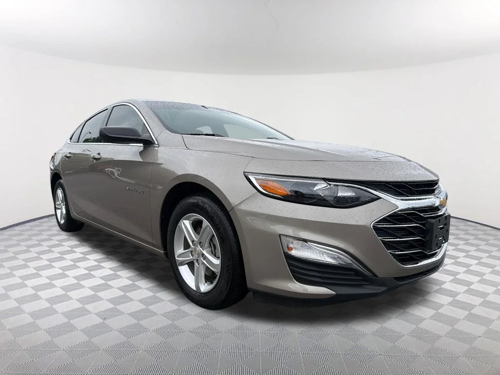 Used 2022 Gray Chevrolet LS image 3