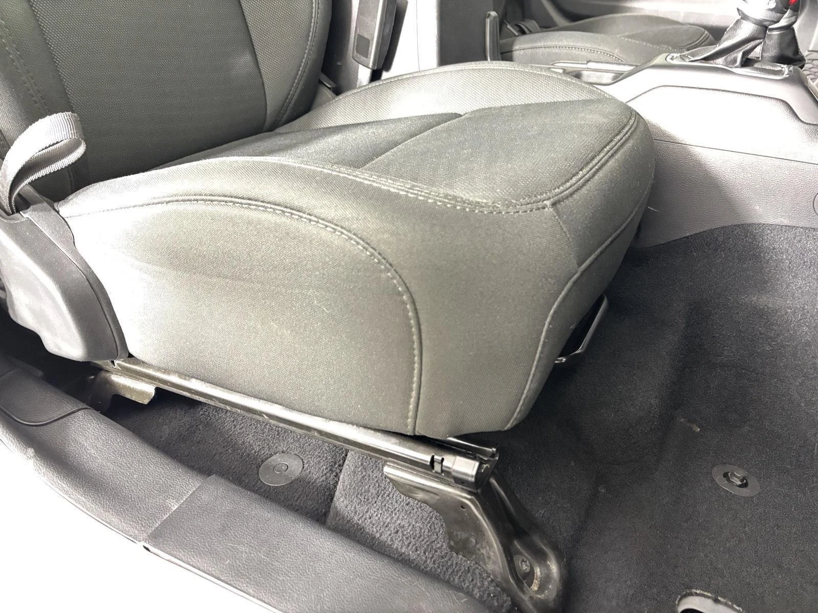 Used 2020 Billet Silver Metallic Jeep Sahara image 21