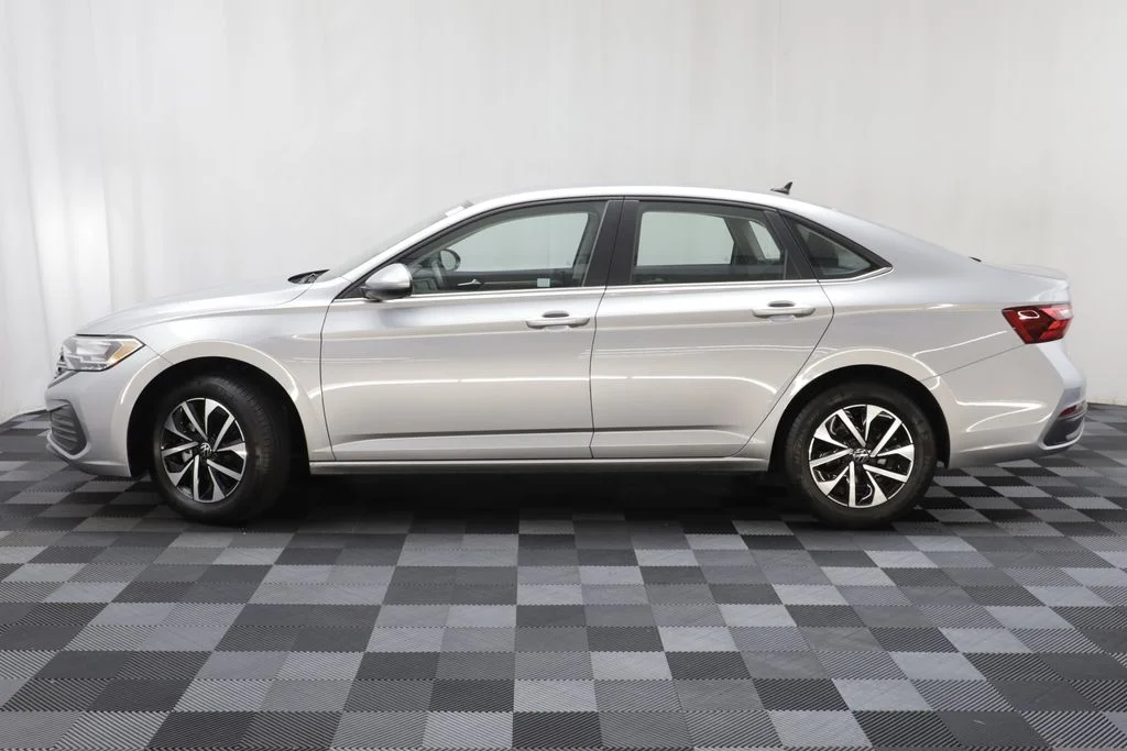 Certified Used 2022 Pyrite Silver Metallic Volkswagen 1.5T S image 4