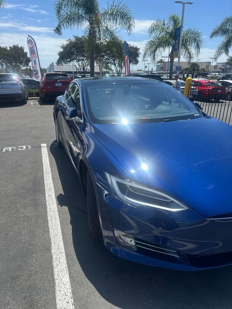 Used 2018  Tesla  image 4