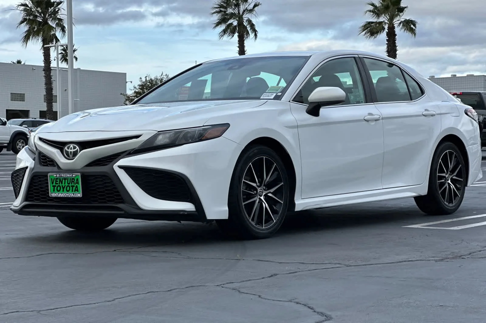 2021 Toyota Camry SE - Photo 7