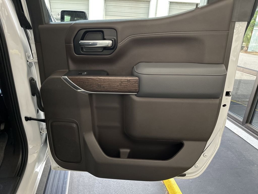Used 2022 White GMC Denali image 34