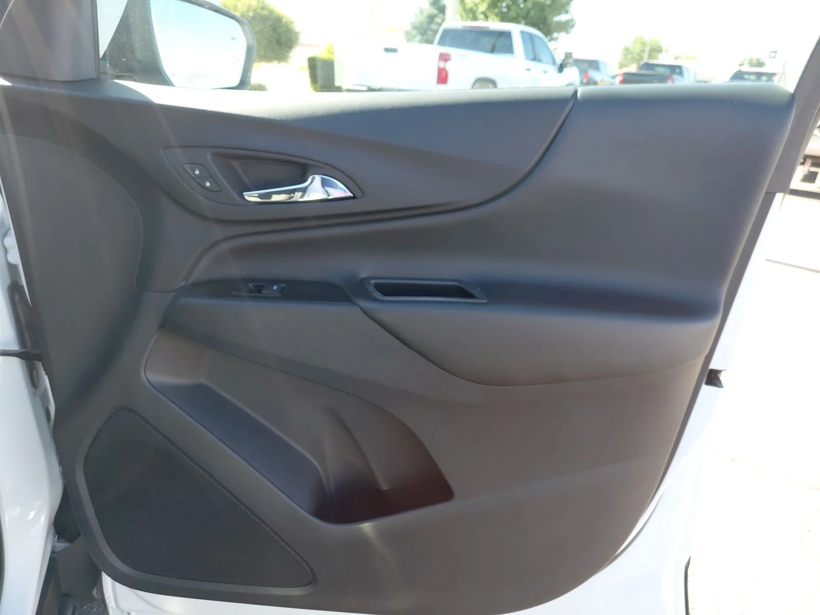 Used 2024 White Chevrolet LT image 33