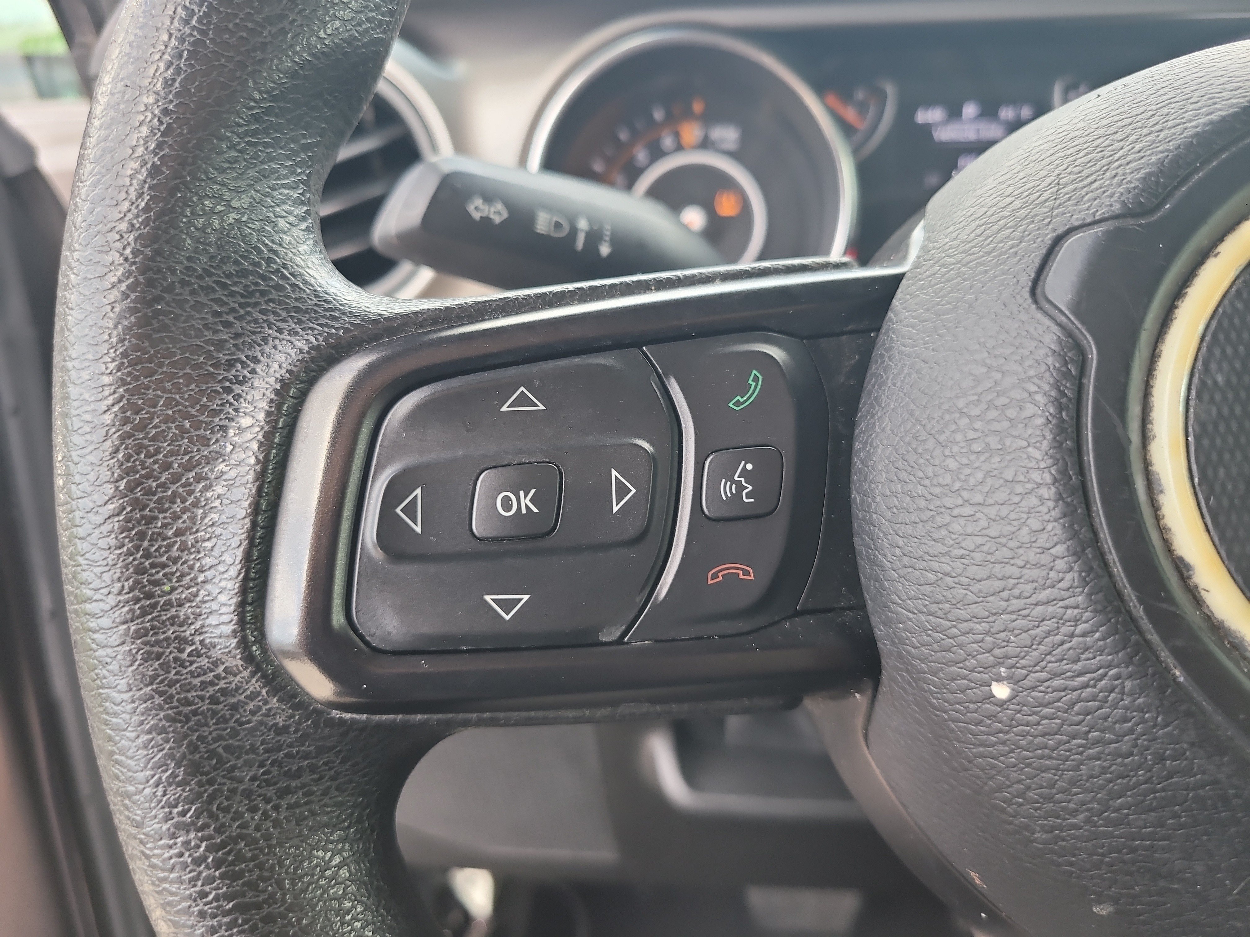 Used 2019 Granite Crystal Metallic Clearcoat Jeep Sport image 27