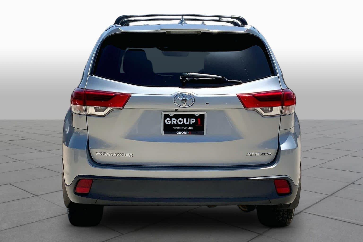 Used 2018 Celestial Silver Metallic Toyota XLE image 5