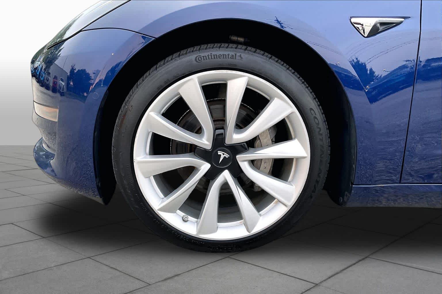 Used 2018 Deep Blue Metallic Tesla Long Range Battery image 8
