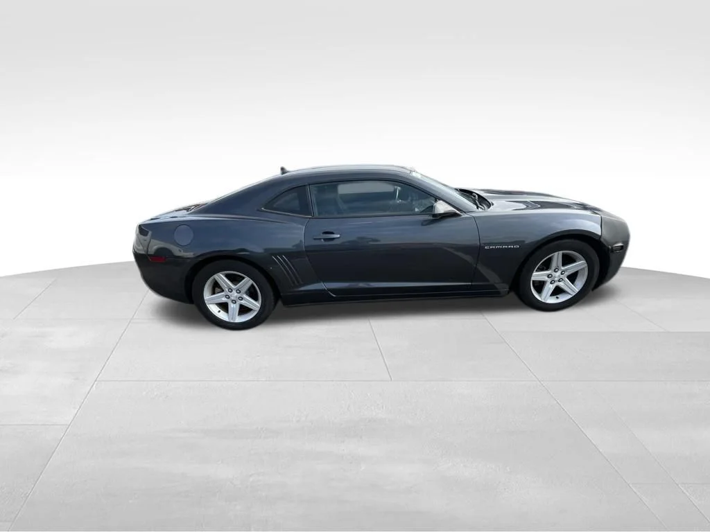 Used 2011 Gray Chevrolet 1LT image 22