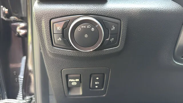Used 2019  Ford  image 13