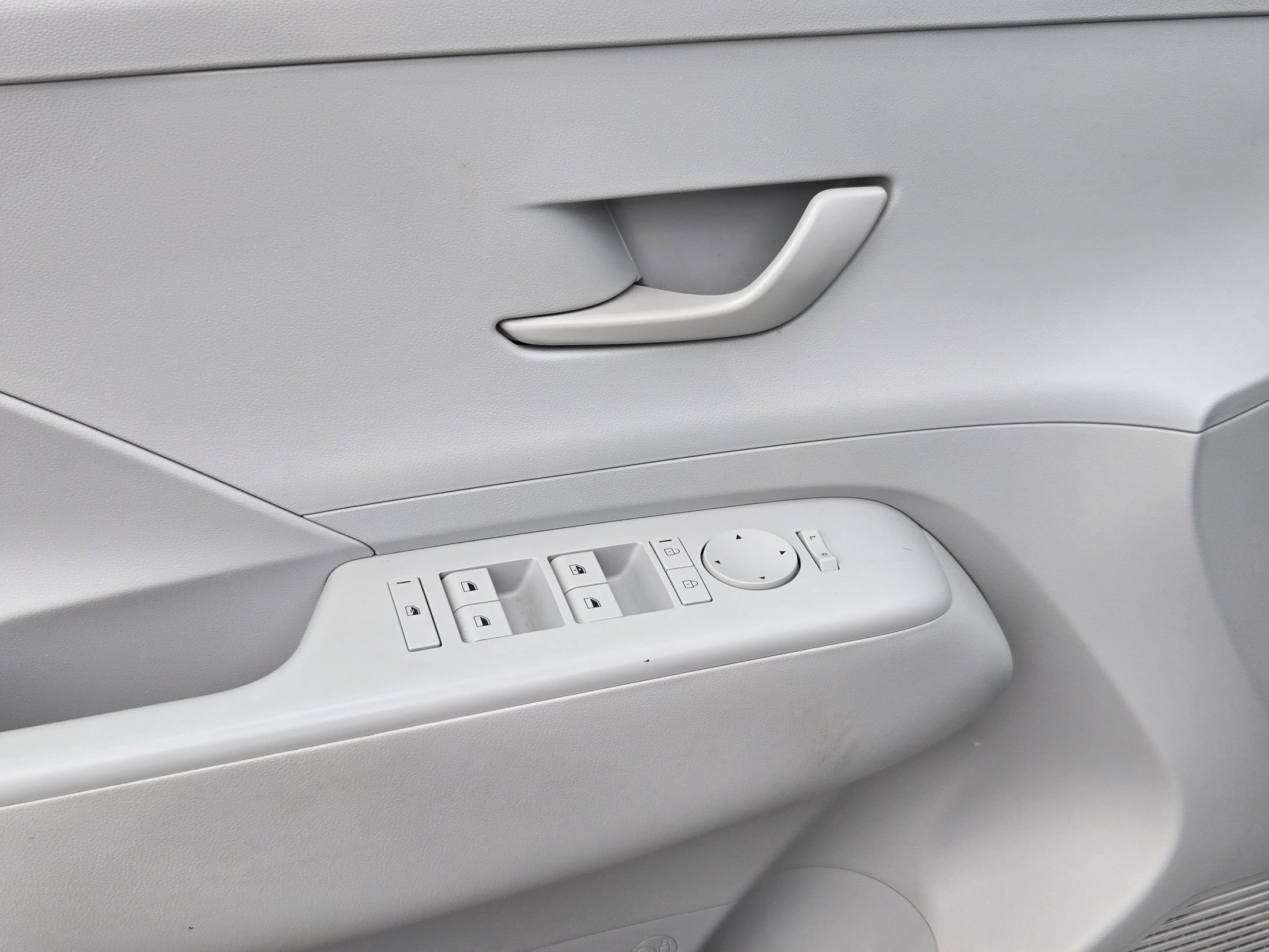 Used 2025 Atlas White Hyundai SEL image 11