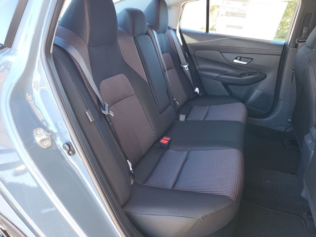 New 2026 Atlantic Gray Metallic / Super Black Two-tone Nissan SR image 11