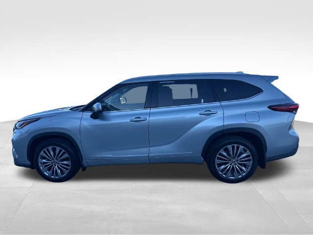 Used 2022 Silver Toyota Platinum image 2