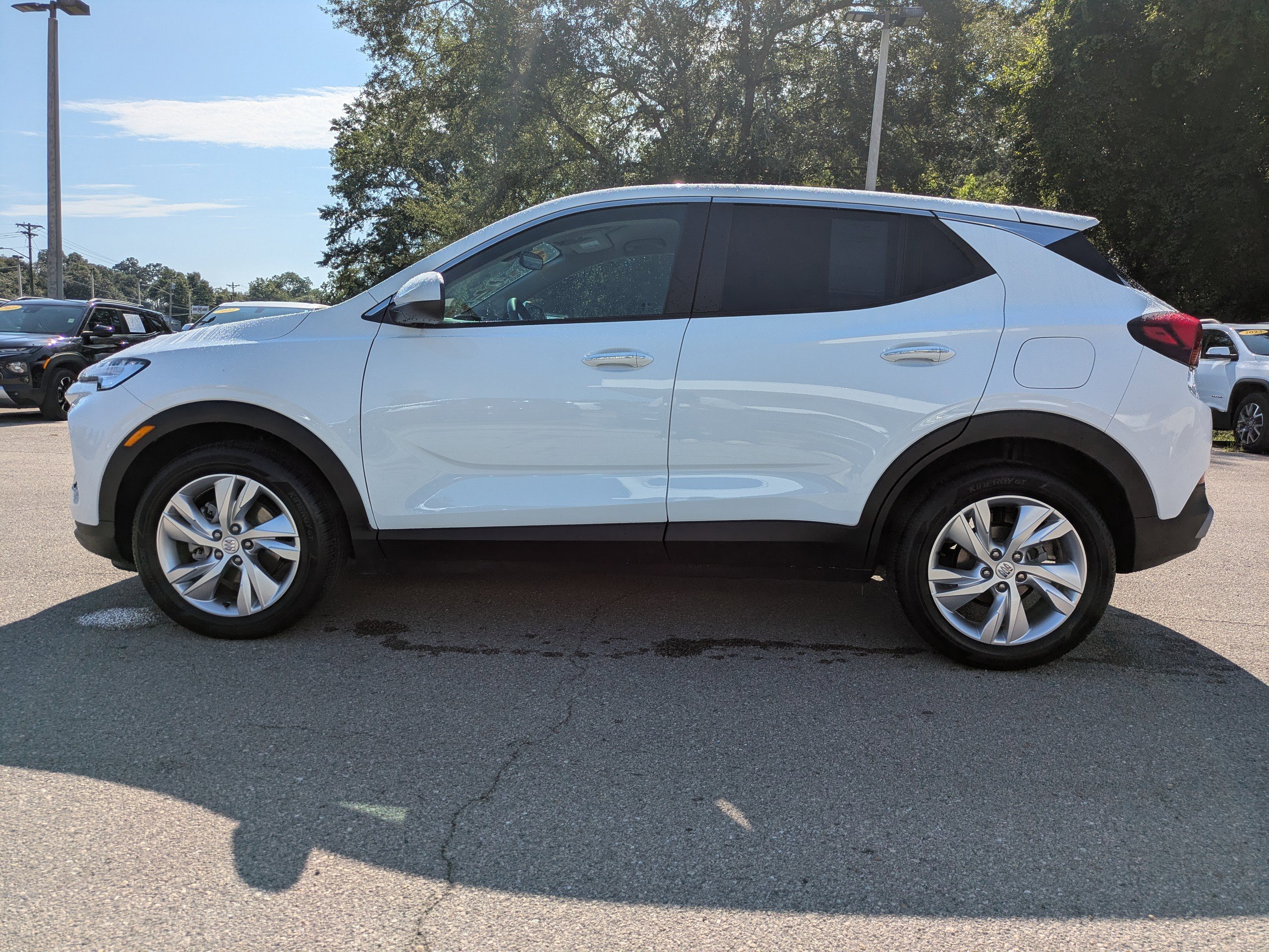 Used 2024 Summit White Buick Preferred image 8