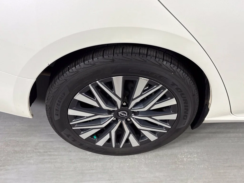 Used 2024 White Nissan 2.5 SV image 10