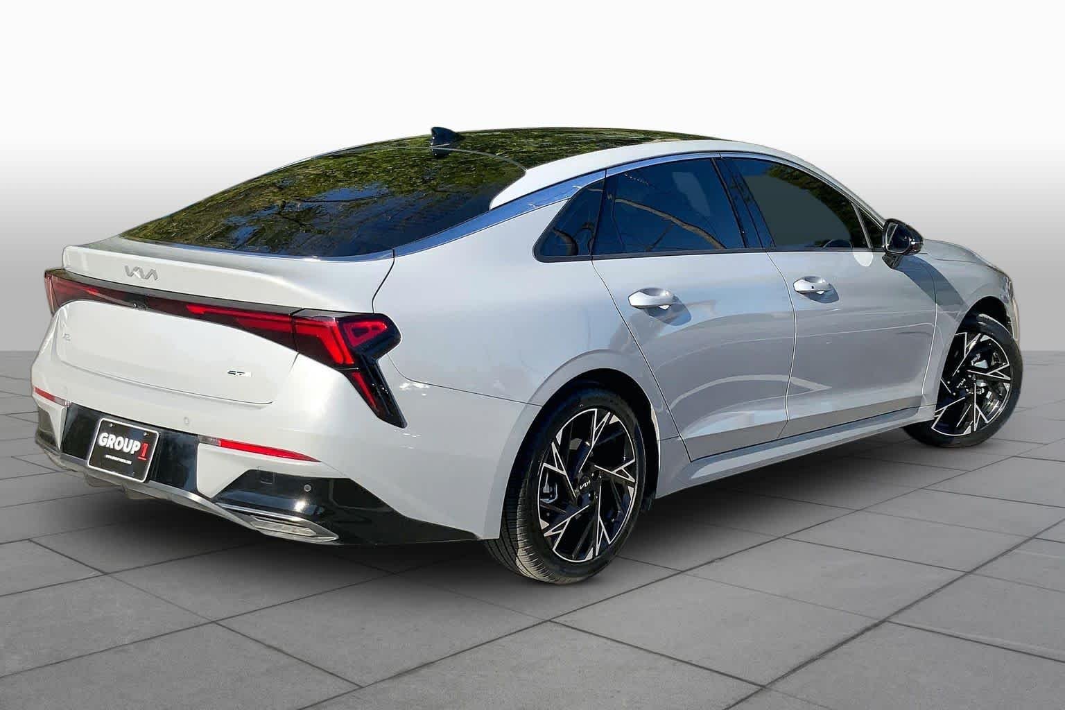 Certified Used 2025 Wolf Gray Kia GT-Line image 12