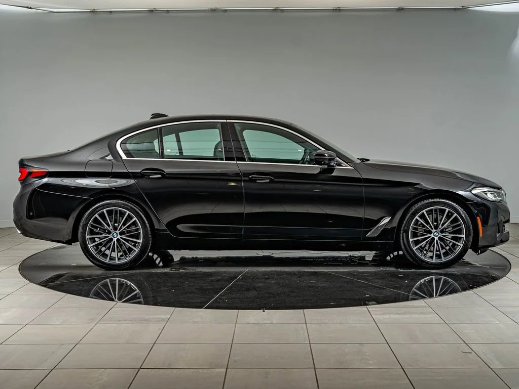Used 2021 Jet Black BMW 530i xDrive image 4