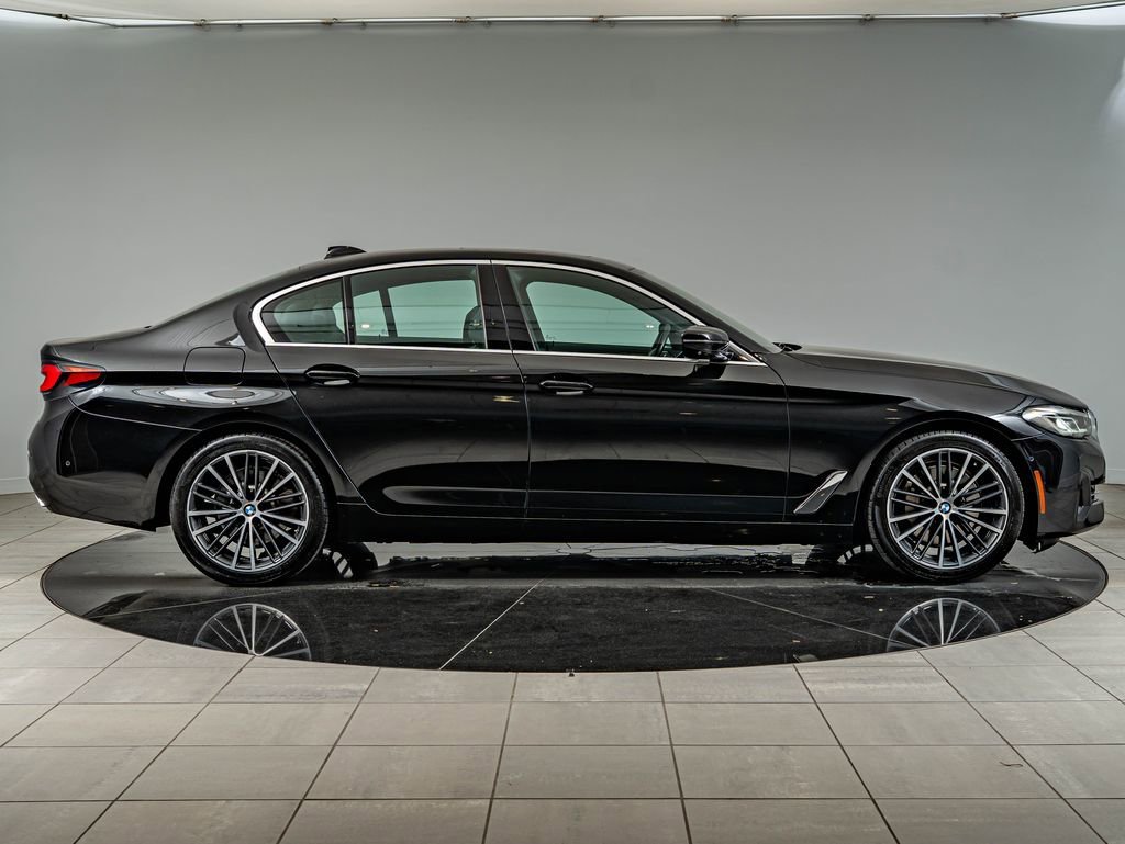 Used 2021 Jet Black BMW 530i xDrive image 4
